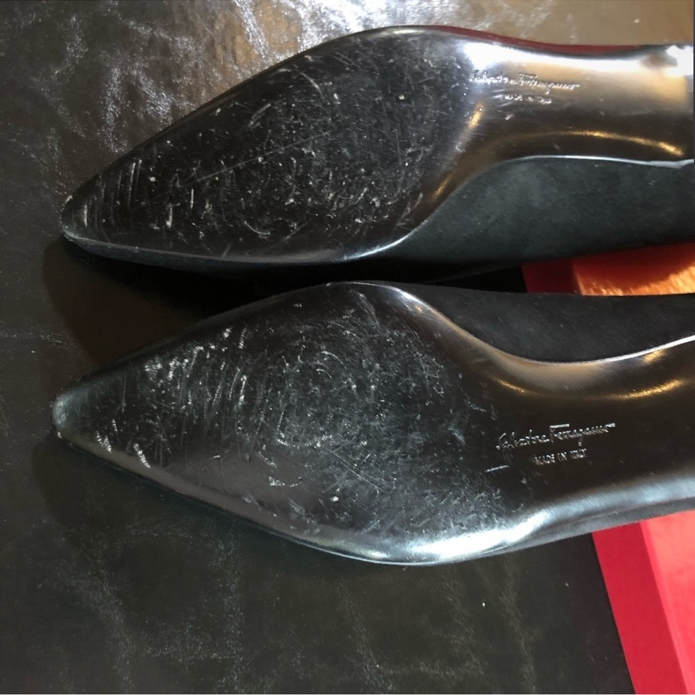 Salvatore Ferragamo Guya Espresso Calf in
Black Suede Size 7 1/2 B - Picture 13 of 14
